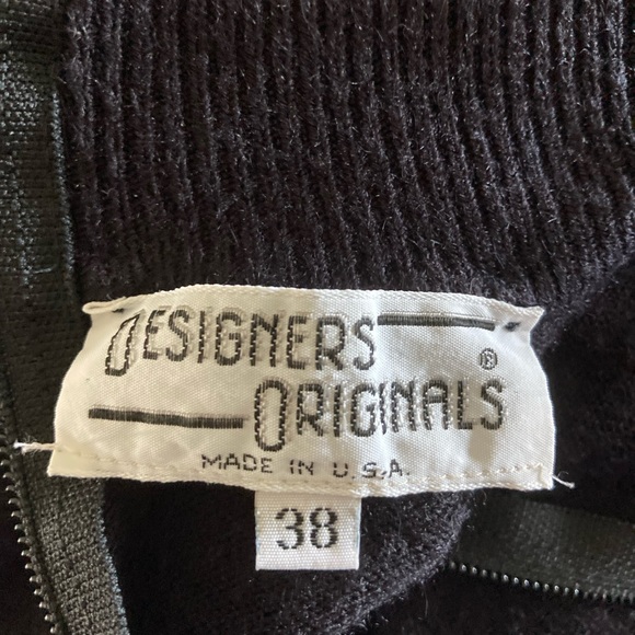 Designer Originals Long-sleeved Black Polyester- Cashmere Like Knit Sweater. - Picture 6 of 6